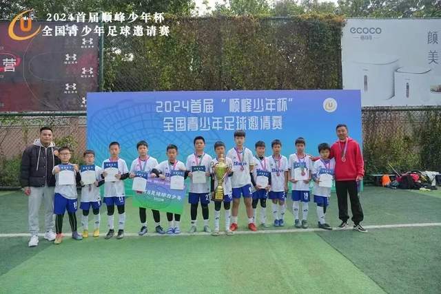 马卢阿奇庆祝职业生涯第二年，分享喜悦瞬间